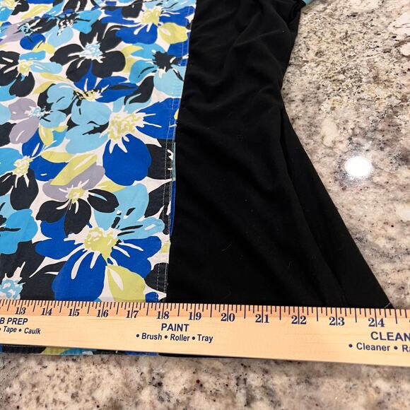 Cherokee Scrub- Women’s XL- Black Blue Floral - Stretch Sides - Vneck - Picture 5 of 8